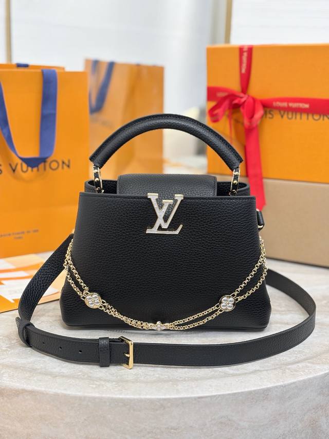 M25862 Black Small 27cm This Capucines BB handbag is from the Daydream collectio