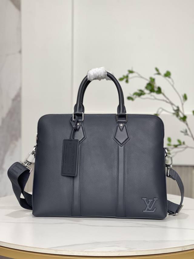 Double 11 Special Price 21440 Brand New, No Returns or Exchanges 39 X 29 X 7 cm