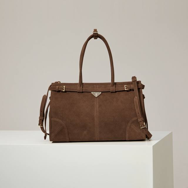 Factory Price. Top-quality original leather, complete with boutique packaging.