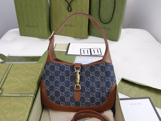 . Top-quality original leather, genuine single item with full boutique packaging