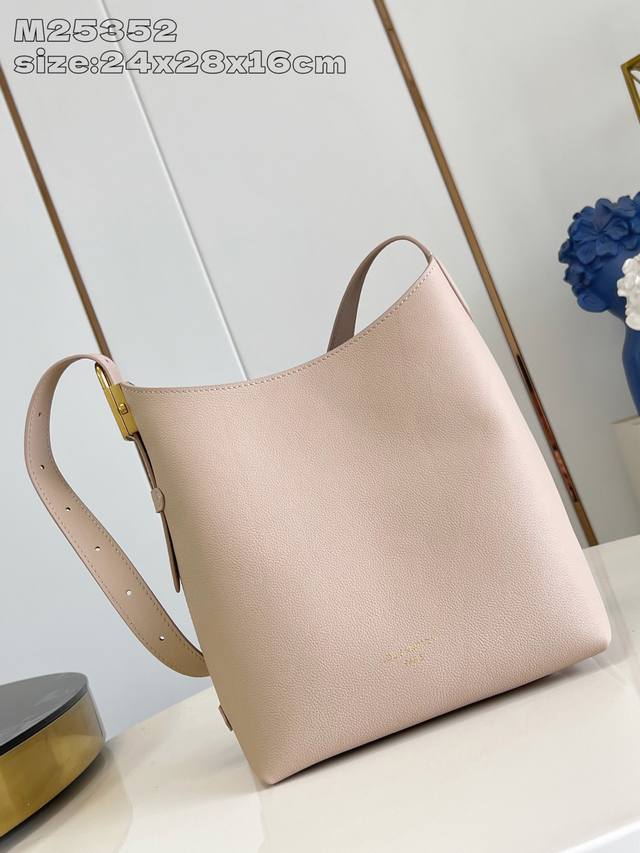 M25352 Light Pink M14265 Low Key Hobo Small Handbag is made of smooth calfskin l
