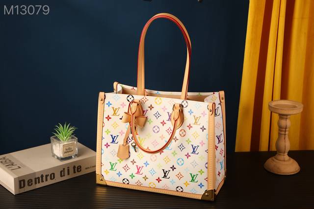 All-steel premium original M13079 white 163C chip version. The leather is Itali