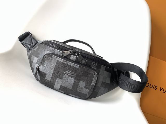 Top-tier original single dynamic 163 M14920 This Rush waist bag features a moder