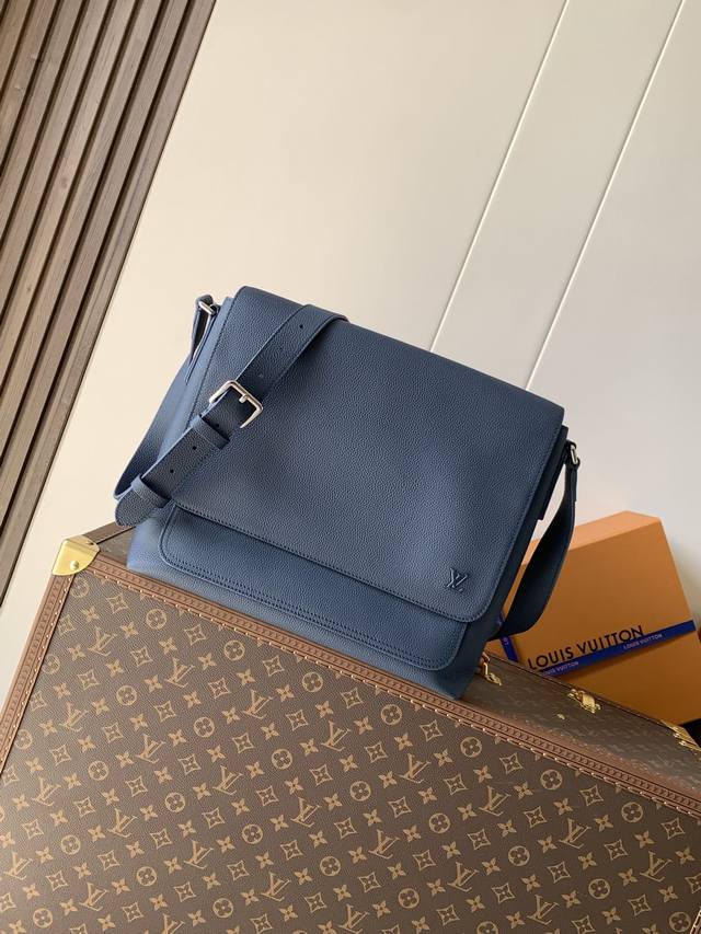 M15267 Blue Top-Tier Original Single-Item 163C Boarding Messenger Bag. Made of l