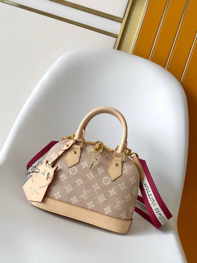 Top-tier original, with serial number chip M25728 DDD. This Alma Bb handbag is