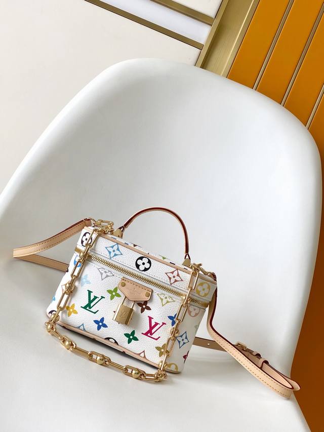 M13662 The Vanity pouch in white, featuring a dynamic chip design, is from the L