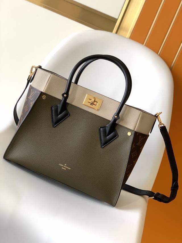 Top-quality original single item with all-steel hardware: M53826 Black embroide