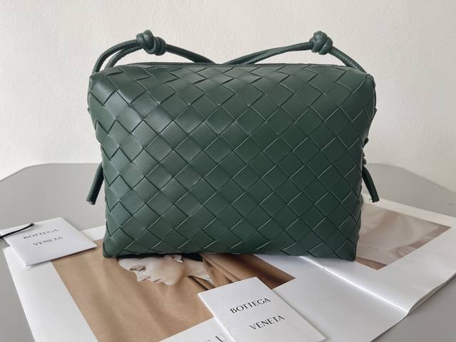 New Large Crossbody Bag Leather: Lambskin Color: Rain Tree Green Size: 22*15*8C