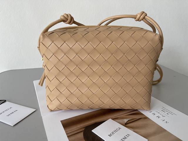 New Large Crossbody Bag Leather: Lambskin Color: Almond Size: 22*15*8Cm Model: