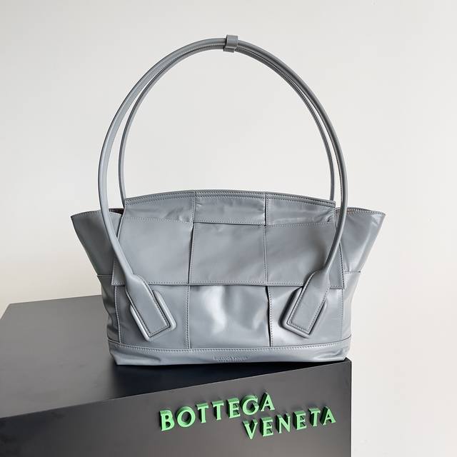 56Cm Bottega Veneta Arco56 Oil-waxed Leather ~ The exterior is made of imported