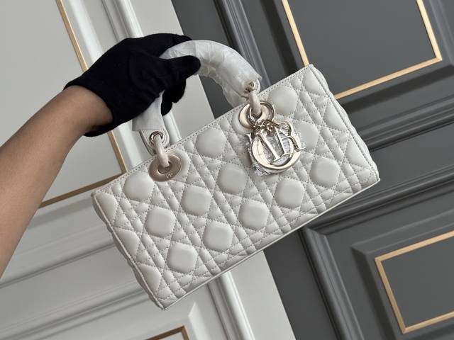 Double Eleven Sale Price: Original Price Brand New Medium Horizontal Lady Dior B