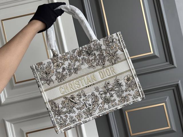 Double Eleven Sale Original Price 910 Brand New Medium Tote Bag Special Offer It