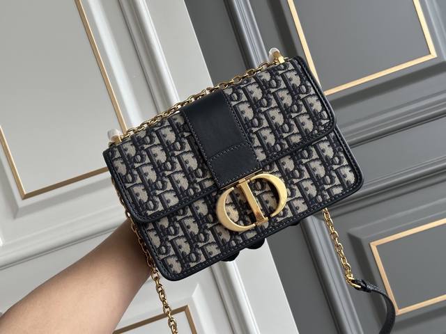 Double Eleven Sale Price: Original Price Brand New Montaigne Chain, Large Dior O