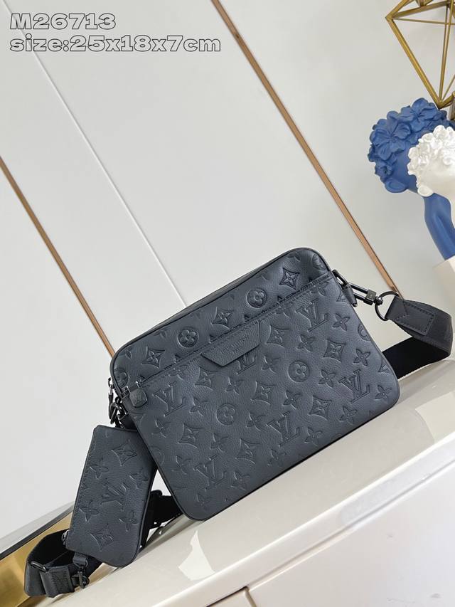 Factory Price p Top-tier overseas original M26713 Black Trio Messenger Bag. Made