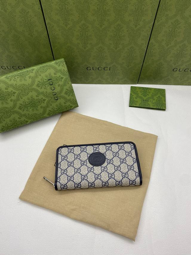 Comes in a green box. This sleek and slim wallet is crafted from blue Gg Suprem