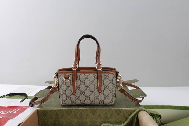 High-volume pricing Description: This shopping bag combines the brand's signatur