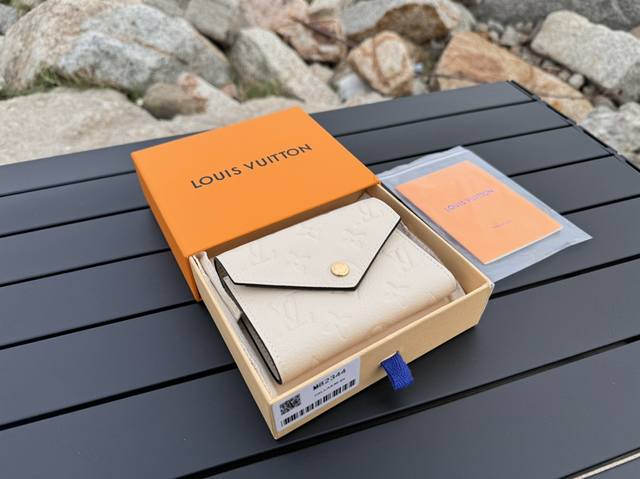 Top-tier original M82334 White Victorine wallet this season is reinterpreted wit