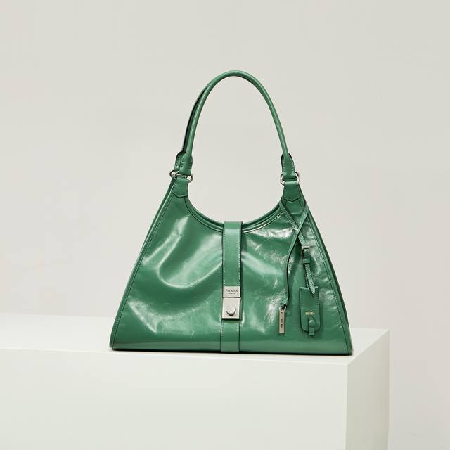 Premium Original Factory New Large 1Bg570 This latest spring/summer runway desi