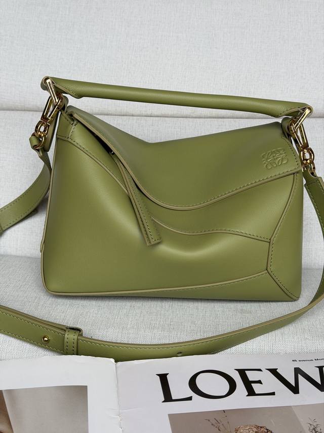 Original Leather 3001B Mid-Green Puzzle Edge bag features a unique rectangular s