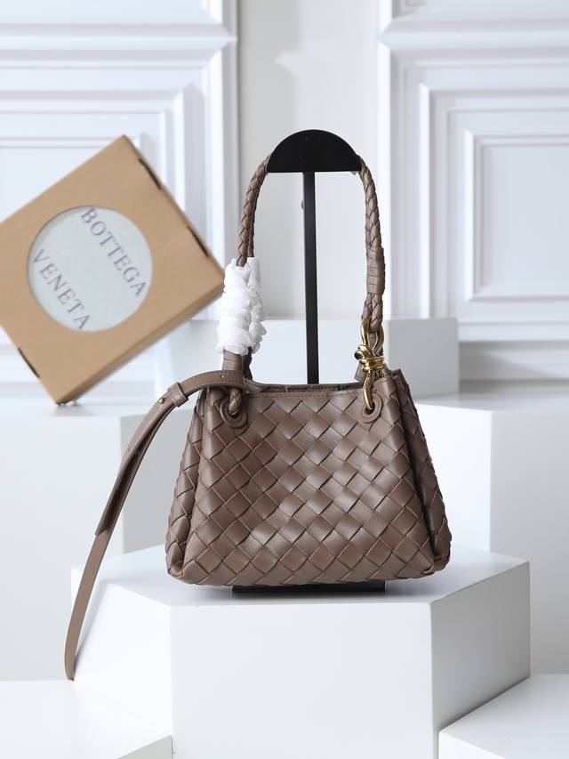 Authentic Product Burberry has a new arrival! The Andiamo Parachute handbag comb