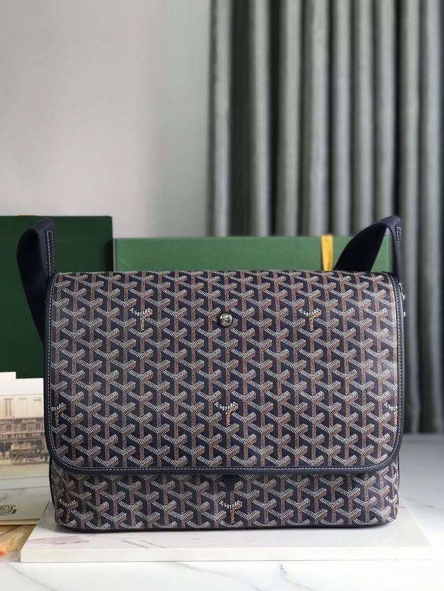 Authentic Product The new Goyard Citadin messenger bag's name comes from the Fre