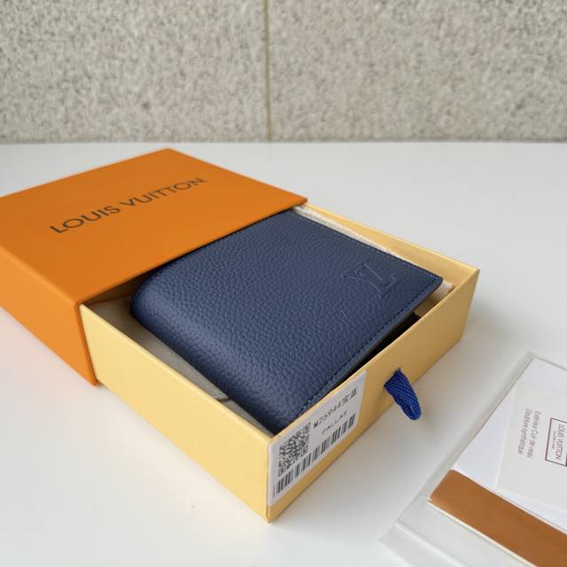 Authentic Grade Top-Tier Original M25944 Blue Elephant is made of waxed "Portef