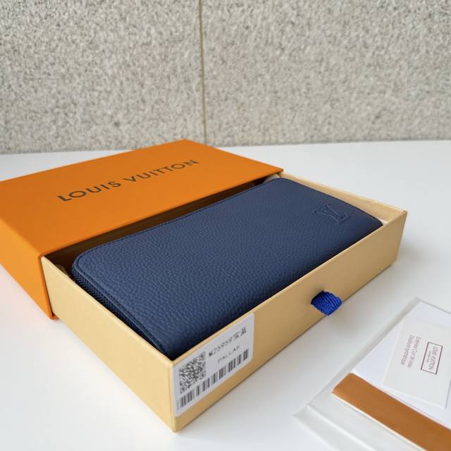 Authentic Top-Tier Original M25959 Blue Zipper Wallet. Made with soft, waxed le