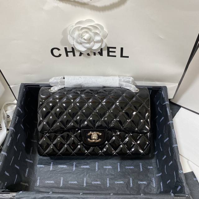 Original quality Cf 1112 patent leather medium size 25cm. Imported soft patent