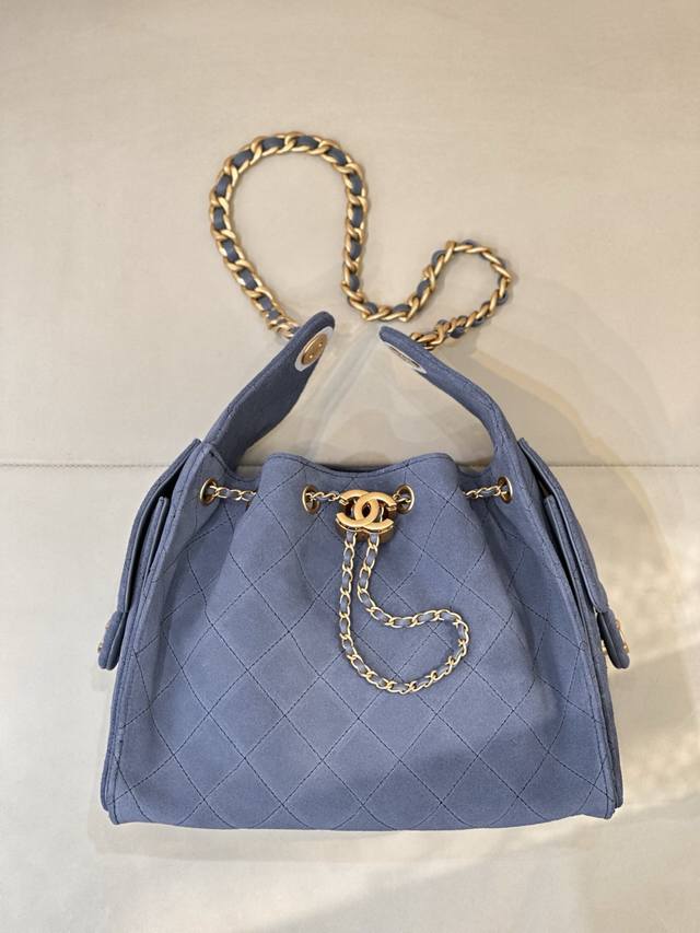 5293 Chanel's new releases always bring unexpected delights, and this year is no