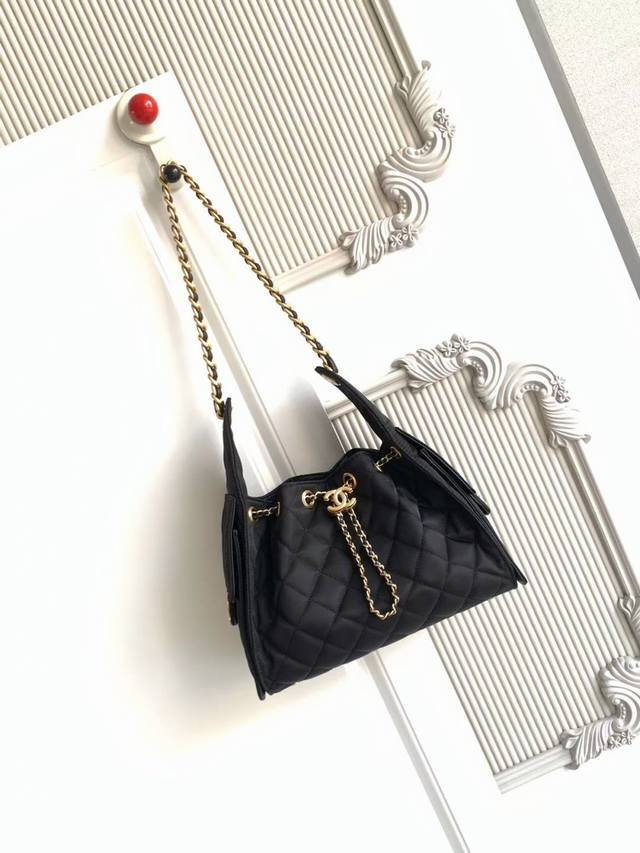 As5293 Chanel 25C: Another bag named after a year. This Chanel Hobo bag is a sma