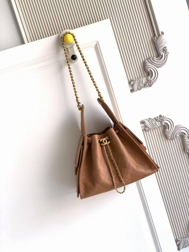 As5293 Chanel 25C: Another bag named after a year. This Chanel Hobo bag is a sma