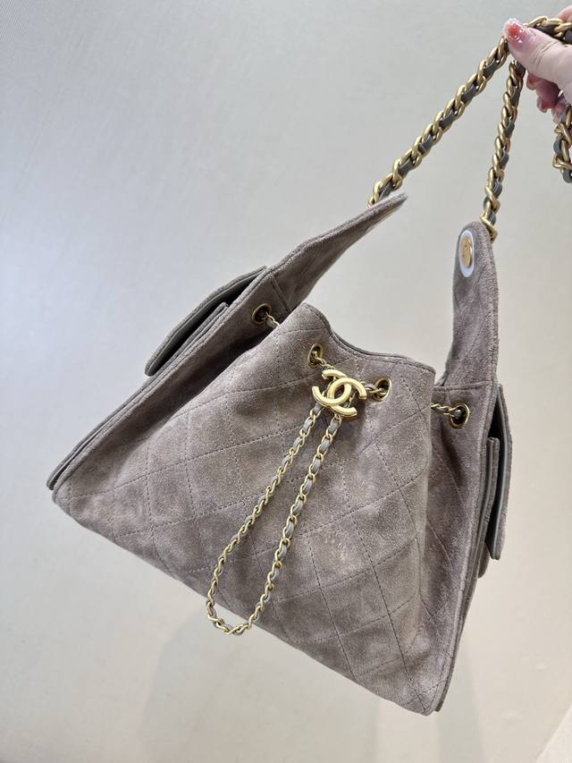 5293 5311 Chanel 25, another Chanel bag named with a number. Following Chanel 19