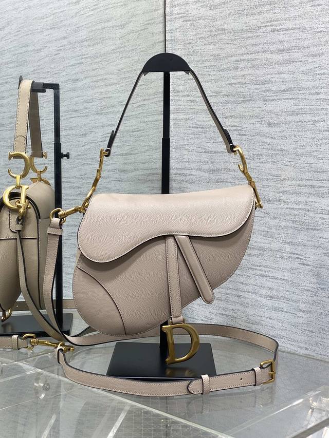 In Stock Cd Saddle Bag The king of kings, its status is unshakeable, sweeping t