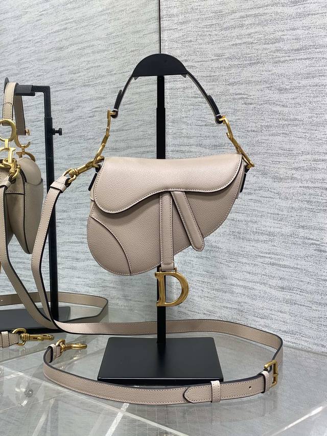 In Stock Cd Saddle Bag The king of kings, its status is unshakeable, sweeping t