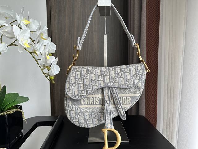 The brand new grey D embroidered chunky knit saddle bag, modeled by Maria Grazi