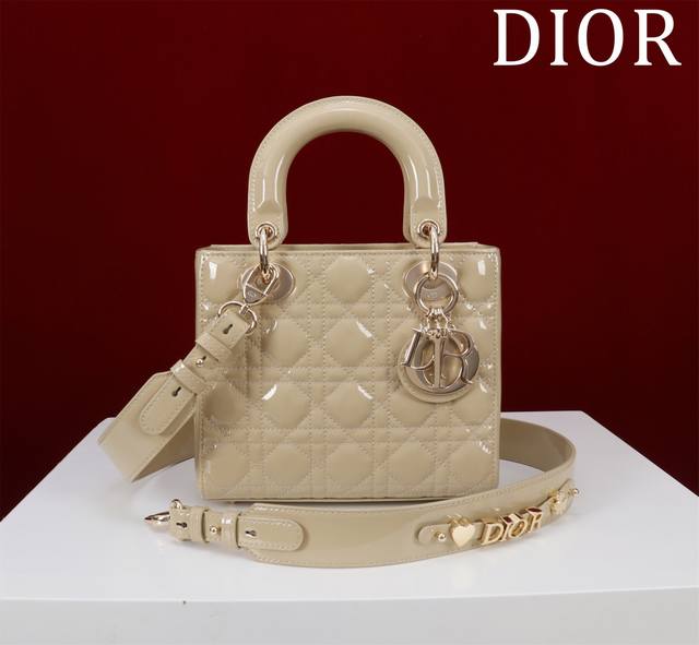 M0538-Lady Dior 4-Patch Patent Leather Size: 20*16*8Cm DDD