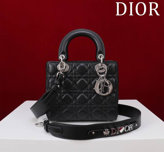 M0538-Lady (Four-compartment lambskin, black with silver hardware) Internal Comp