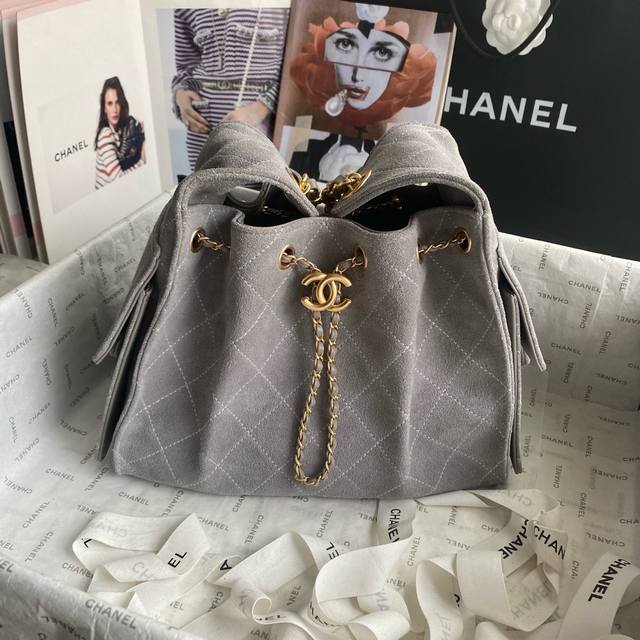 In Stock ~ Small Size 25C Early Spring Series Bag The design of this bag has re