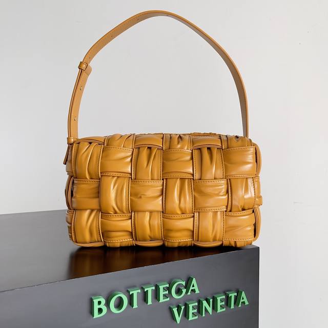 A must-have for bag lovers! Zhou Yutong and Mika have been carrying the new Bott