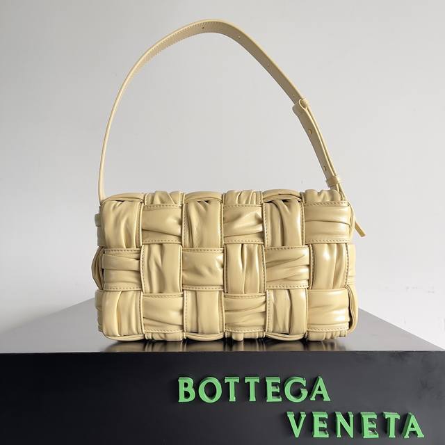 A must-have for bag lovers! Zhou Yutong and Mika have been carrying the new Bott