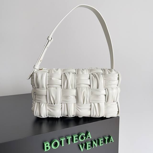 A must-have for bag lovers! Zhou Yutong and Mika have been carrying the new Bott