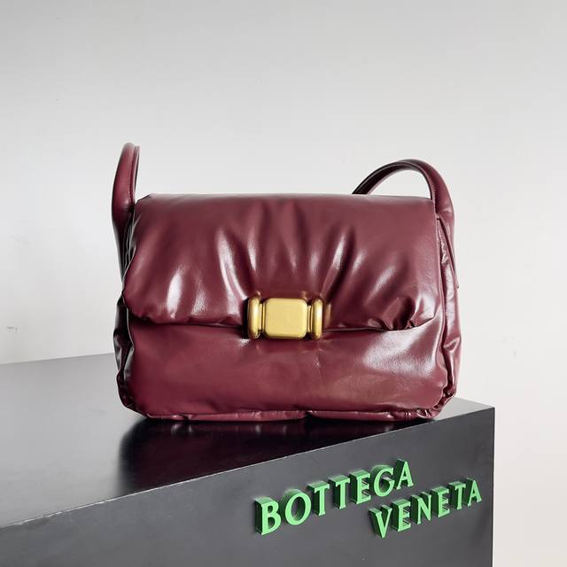 Bv pad A stunning Bottega Veneta bag that you'll fall in love with at first sigh