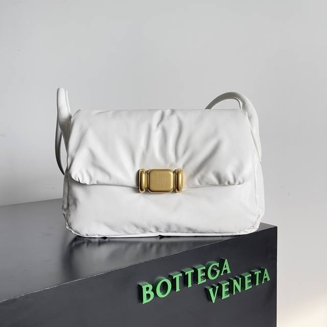 Bv pad A stunning Bottega Veneta bag that you'll fall in love with at first sigh