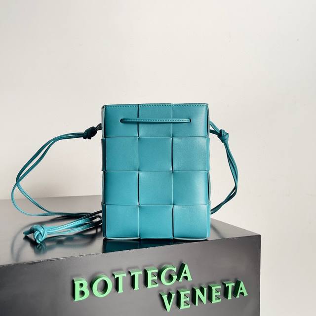 Hand-woven Large Bucket Bag Bv's latest cutie, continuing Daniel Lee's minimali