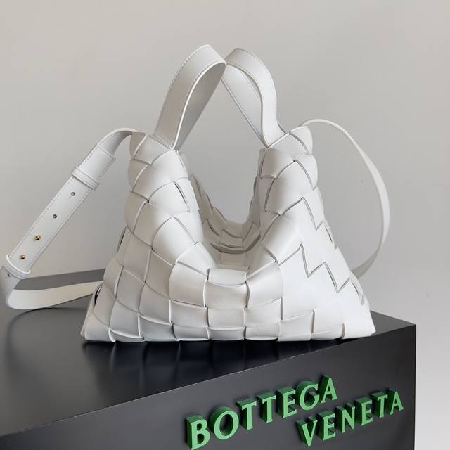 What can Bottega Veneta's new bowling bag hold? Have you gotten your hands on th