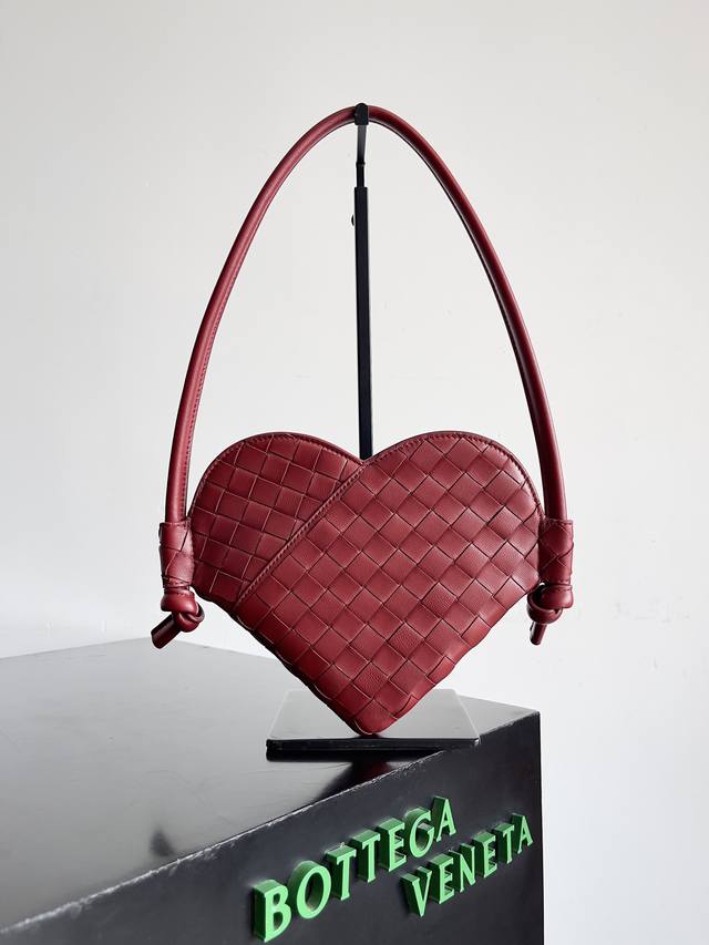 Qixi Festival is almost here! How will you express your love? Bottega Veneta's