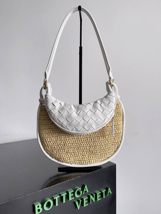 Small Size Bottega Veneta's new color-blocked Gemelli bag. The Gemelli twin bag