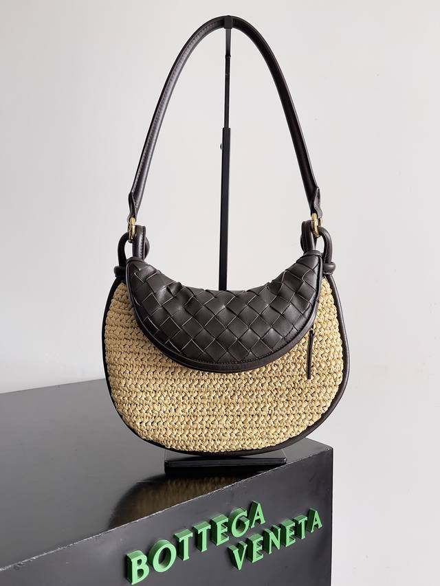 Small Size Bottega Veneta's new color-blocked Gemelli bag. The Gemelli twin bag