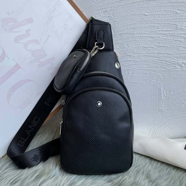 Montblanc's latest style, a hot-selling item in stock! This men's chest bag is