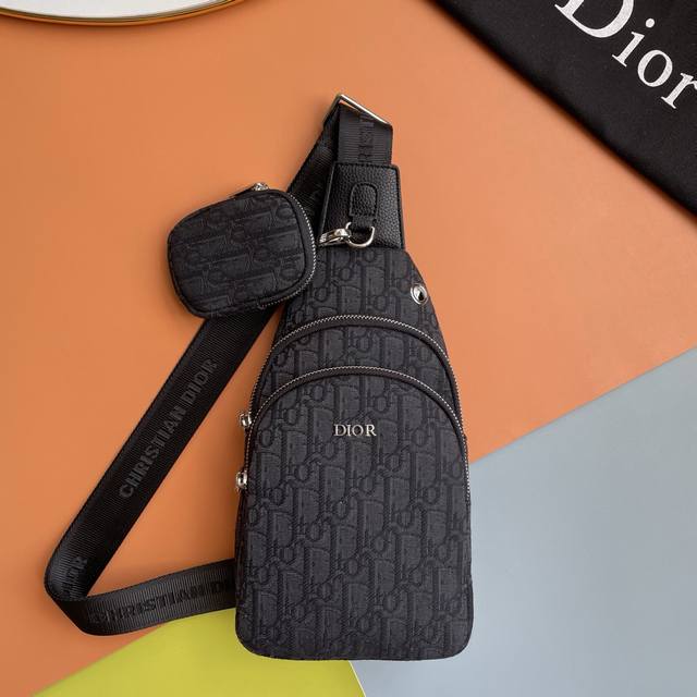 Dior's latest style, men's chest bag, original quality. Made of imported fabric